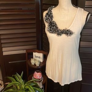 VOICE black & white polka dot rose appliqué tank top in Heathered oatmeal